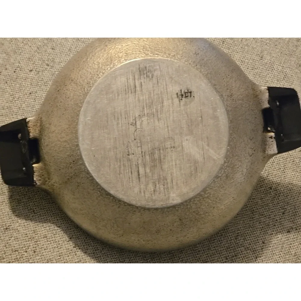 Vintage Club Aluminum Hammercraft 1.5 QT Hammered Pot Pan with Lid MCM